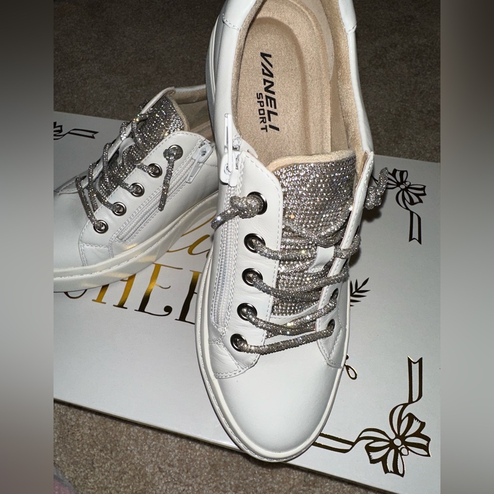 VANELi Sneakers